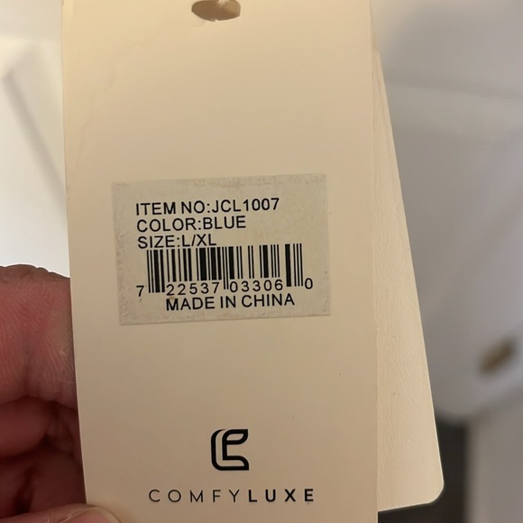 COMFYLUXE Sweater NWT! - Picture 2 of 3